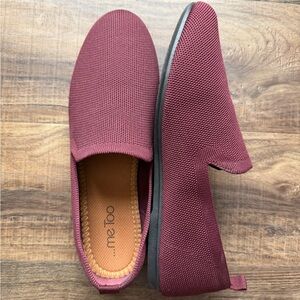Me Too Women’s Maroon Slip-On Loafers Size 9 Like New